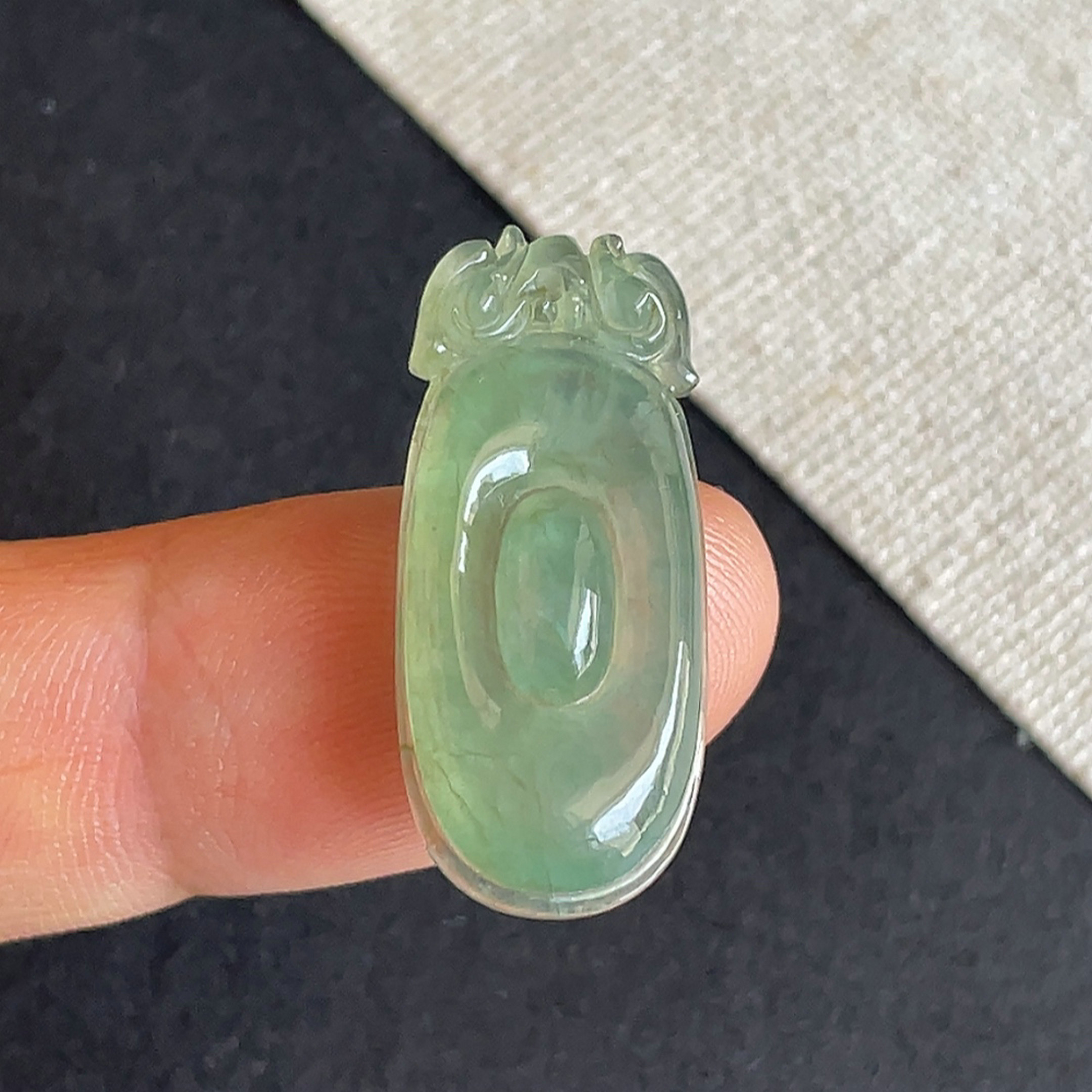 缅甸翡翠冰种满绿福至心灵吊坠
