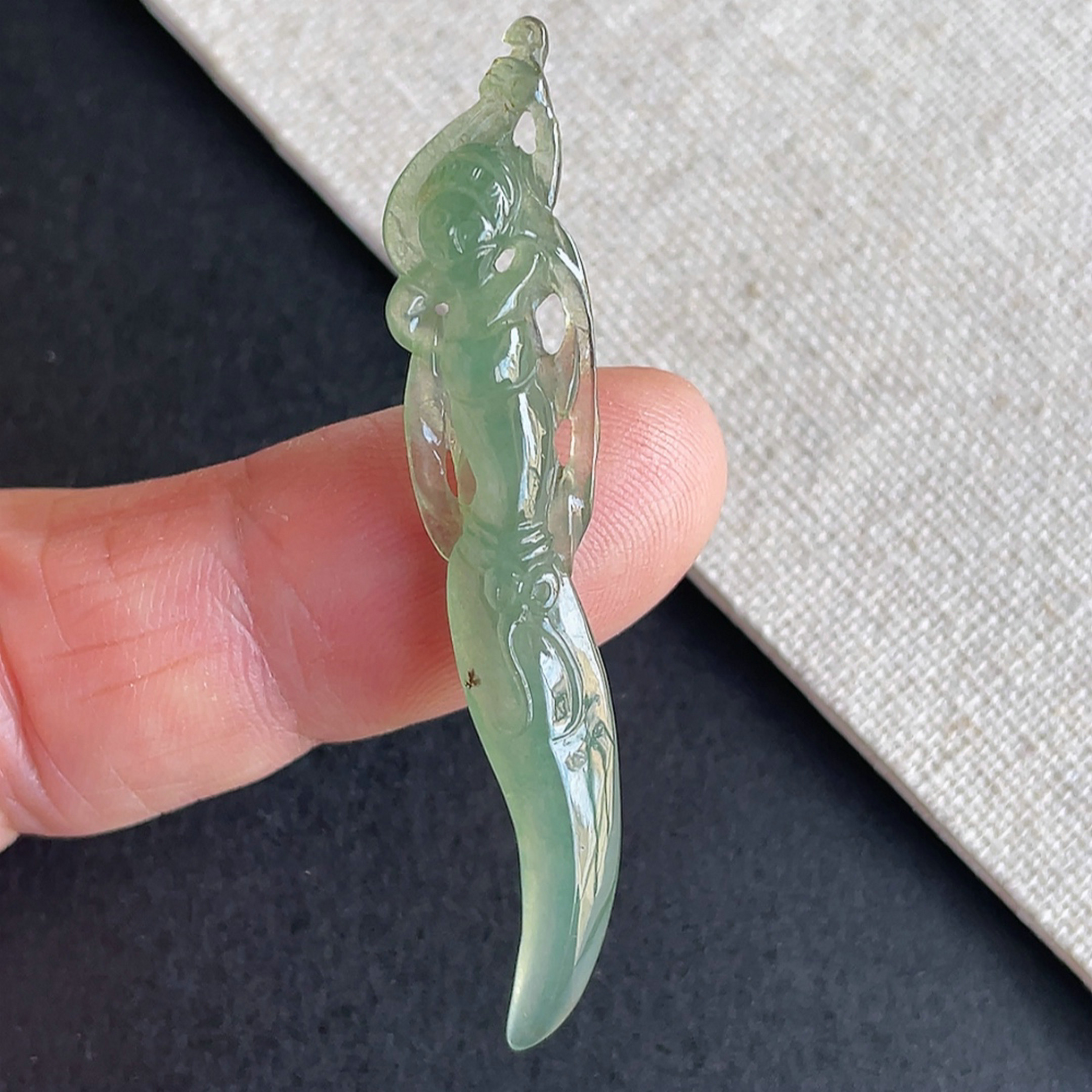 冰种满绿天然翡翠琵琶玉女吊坠