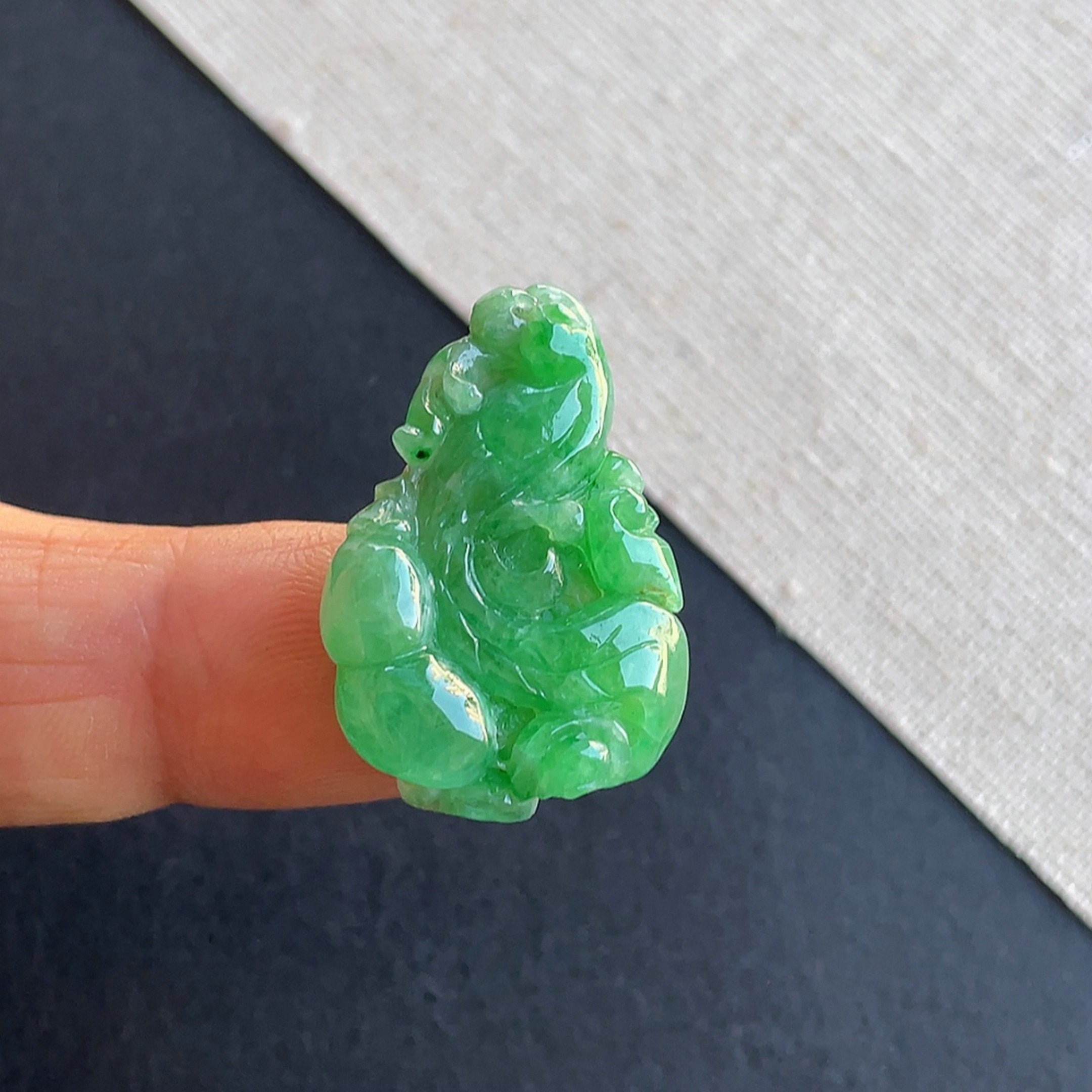 天然翡翠冰种阳绿鹦鹉吊坠老坑玉石裸石颈饰附证书 金晶翡翠