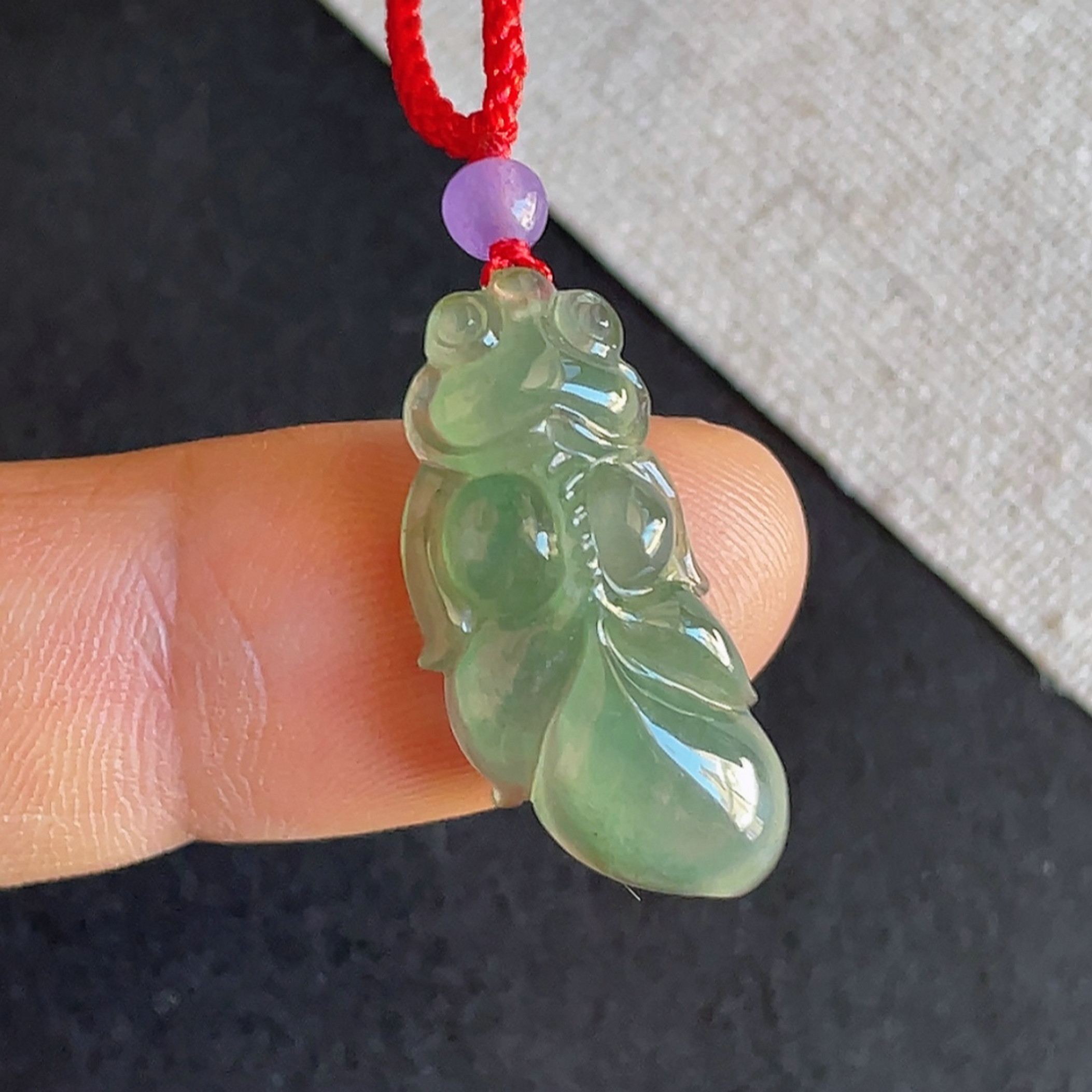 翡翠a货冰种满绿翡翠鱼吊坠