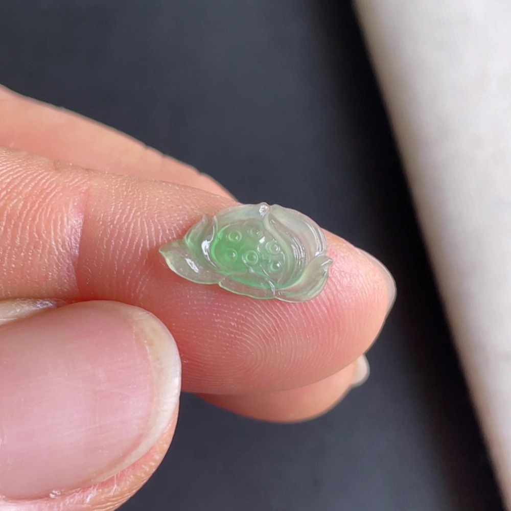 0908-8天然老坑冰种飘阳绿莲花戒面 翡翠A货送证书～金晶翡翠