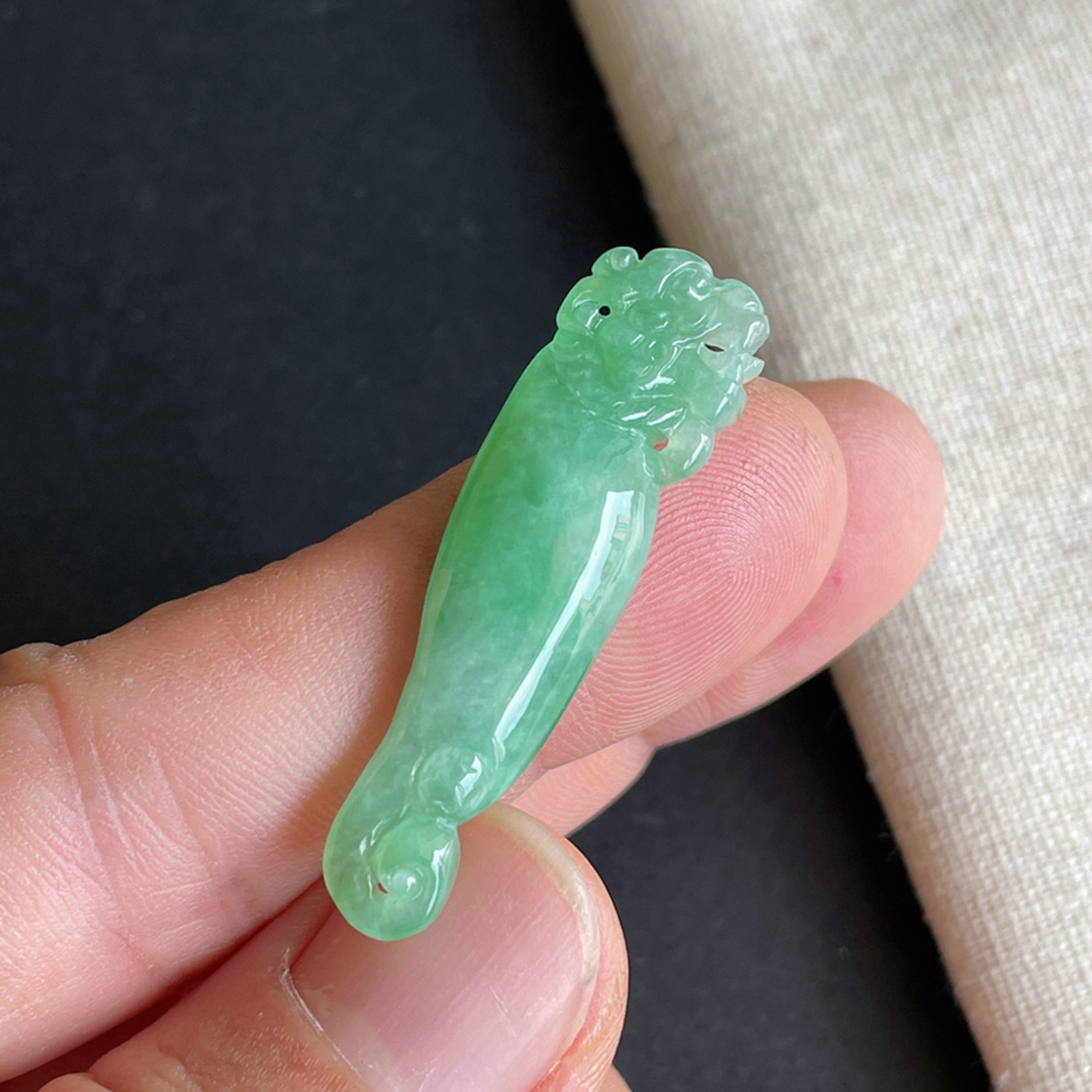 1125-7冰糯种飘阳绿龙钩吊坠缅甸天然翡翠A货玉石送证书-金晶翡翠