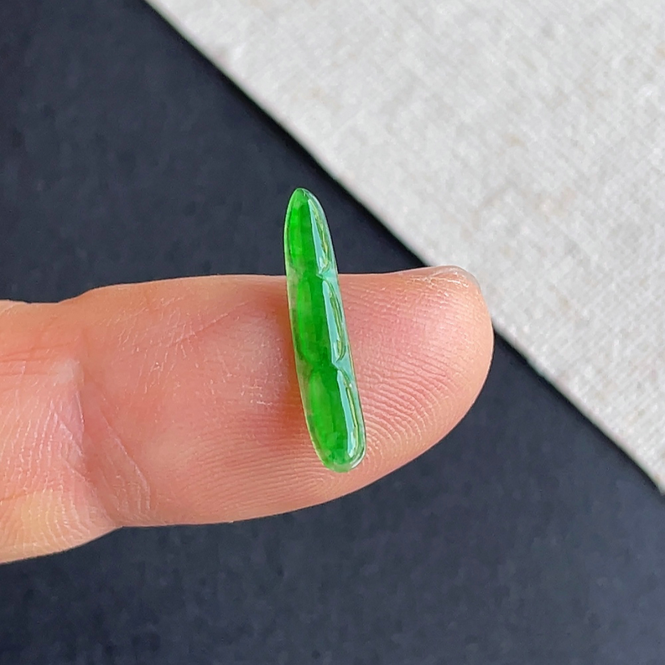 缅甸翡翠a货冰种阳绿四季豆戒面