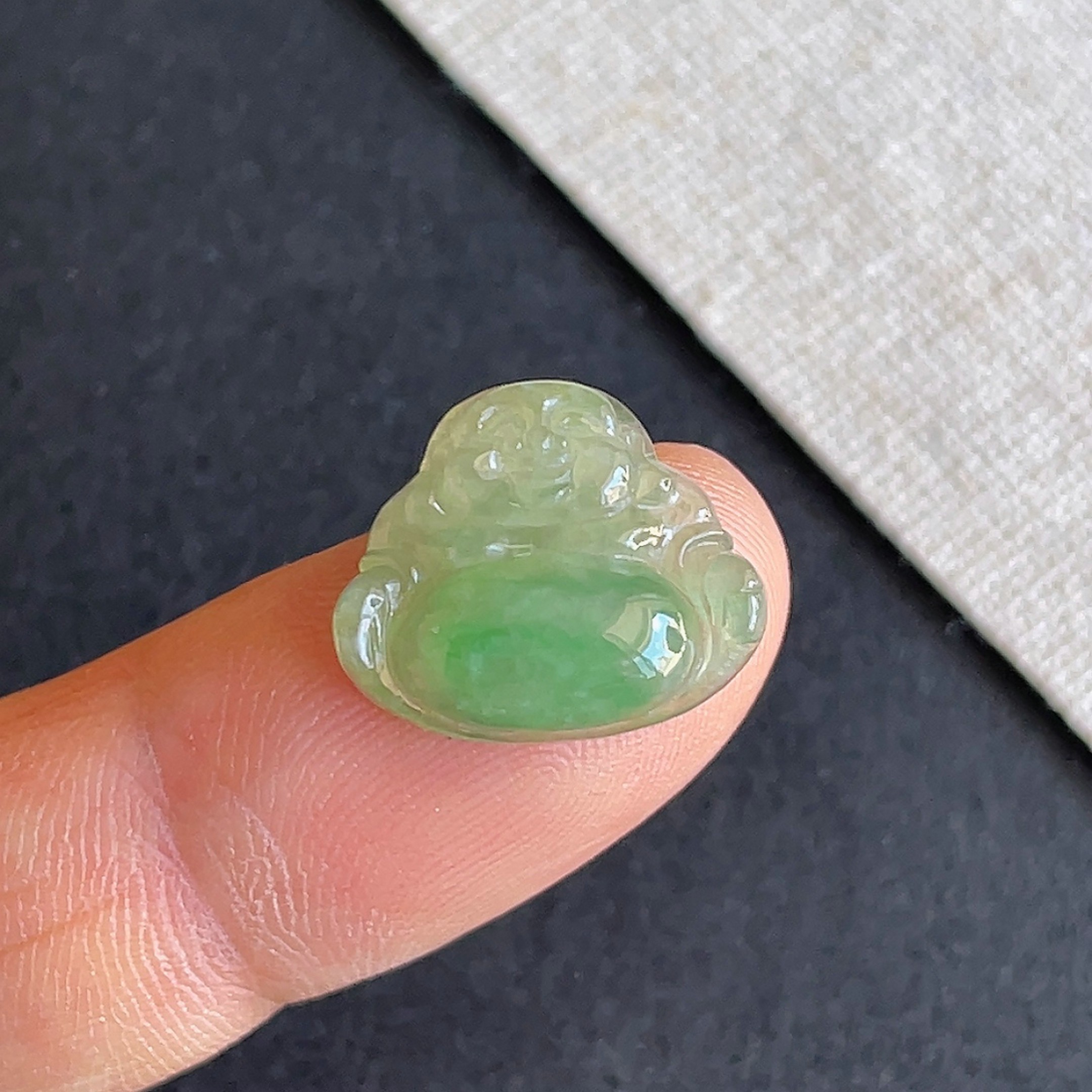 天然缅甸翡翠飘阳绿佛公吊坠