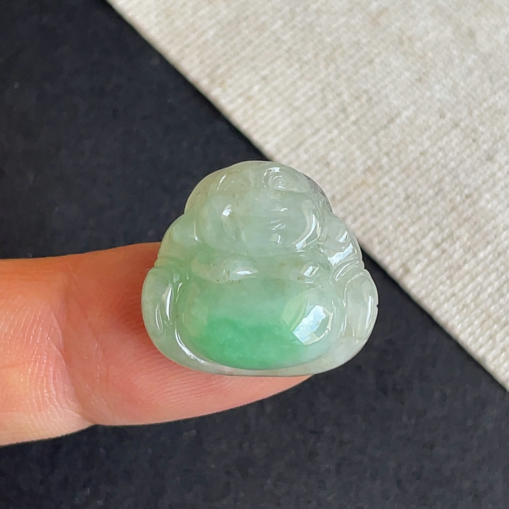 天然缅甸翡翠飘阳绿佛公吊坠