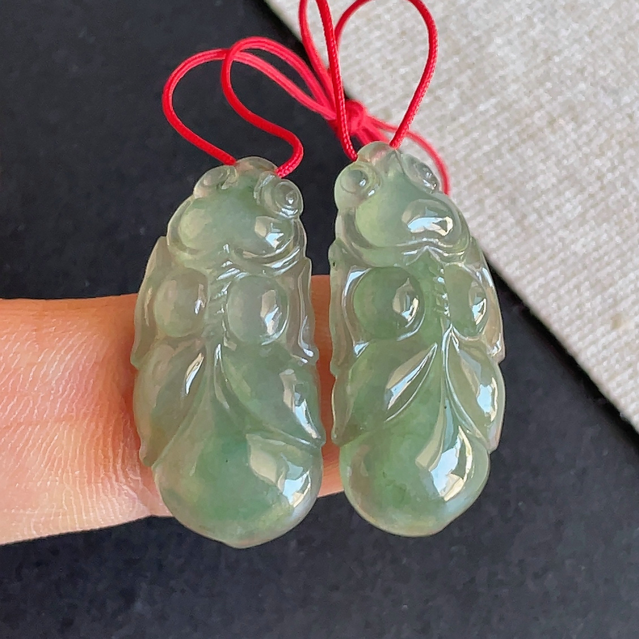 翡翠冰种满色年年有鱼耳坠一对