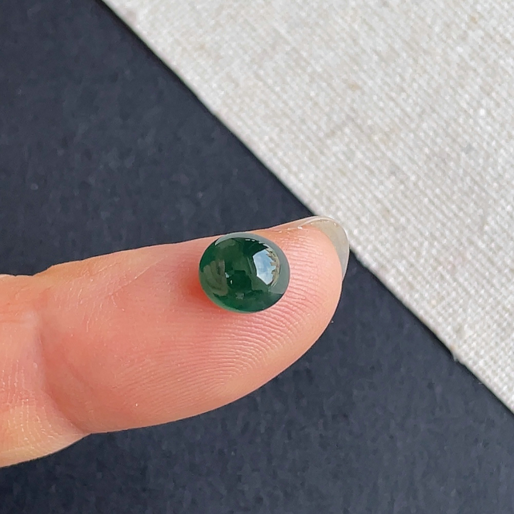 天然缅甸翡翠冰种蓝水饱满蛋面