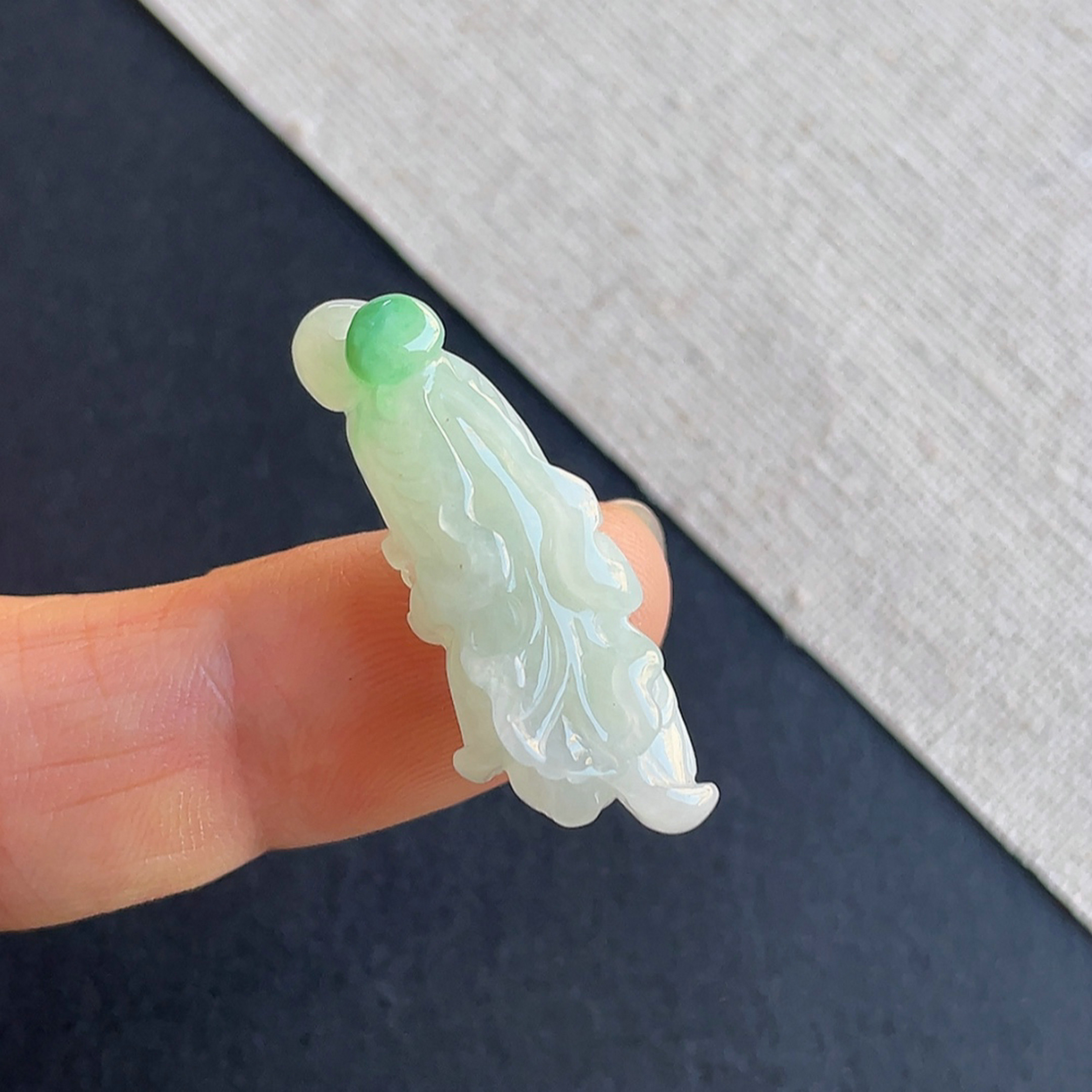 天然翡翠冰糯种飘阳绿百财吊坠