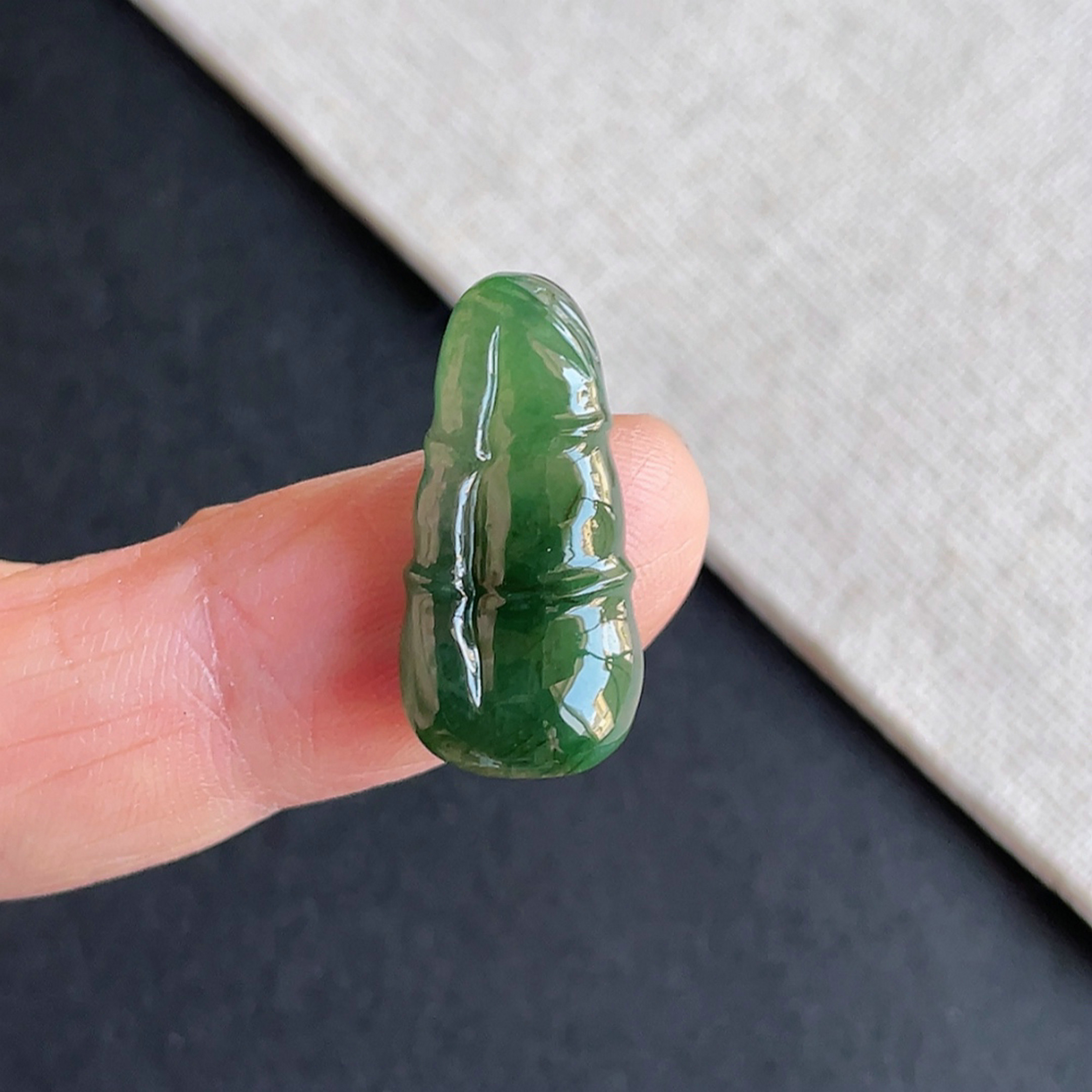 缅甸翡翠冰种满绿竹节吊坠