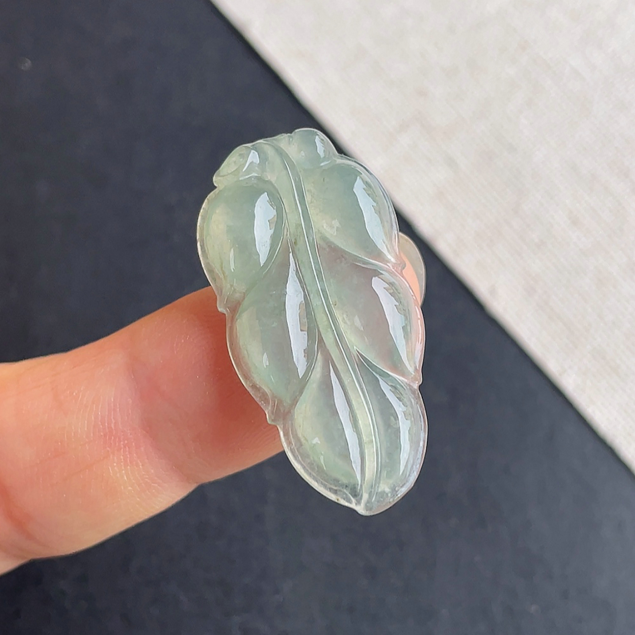 天然缅甸翡翠a货冰种叶子吊坠