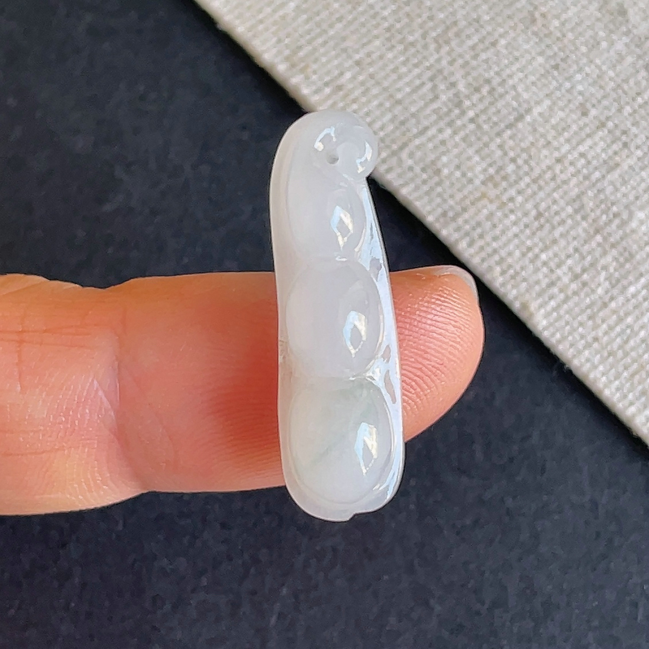 天然翡翠a货冰糯种四季豆吊坠