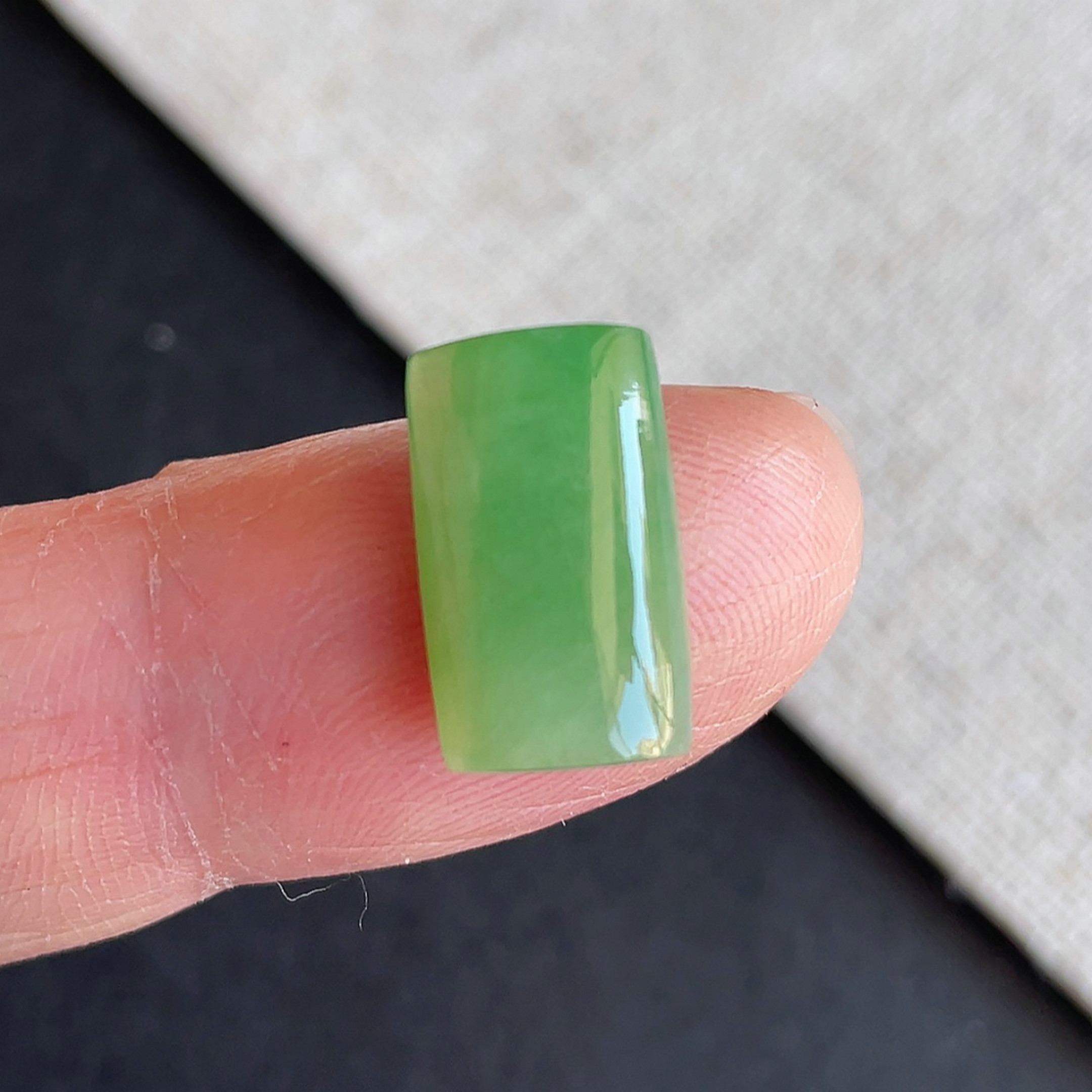 缅甸天然翡翠满绿马鞍戒面