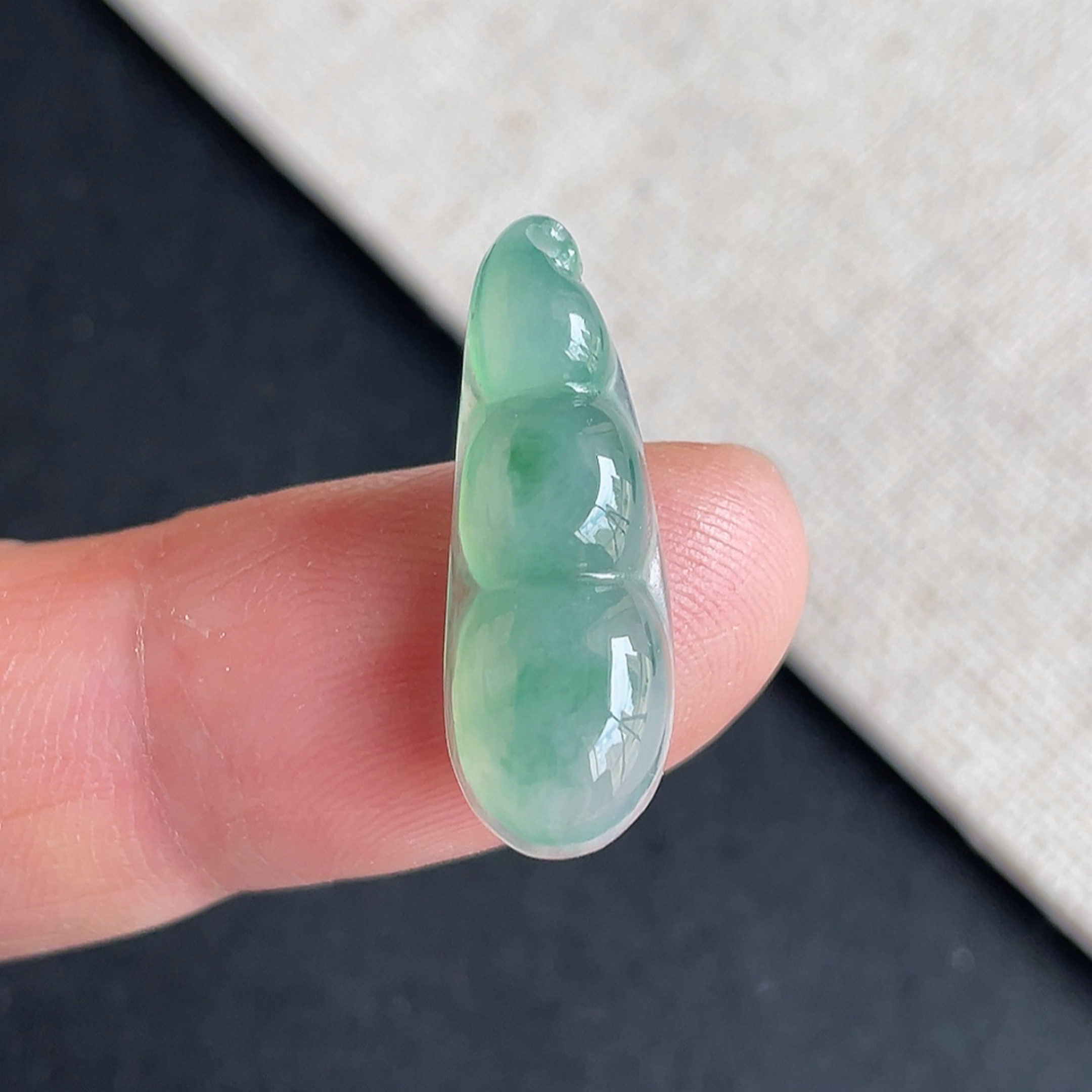 缅甸翡翠冰种飘花福豆吊坠天然老坑玉石a货裸石颈饰 附证书金晶