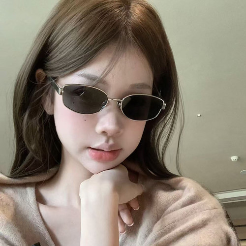欧美老钱风复古方形金属框墨镜女辣妹高级感显脸小防紫外线太阳镜