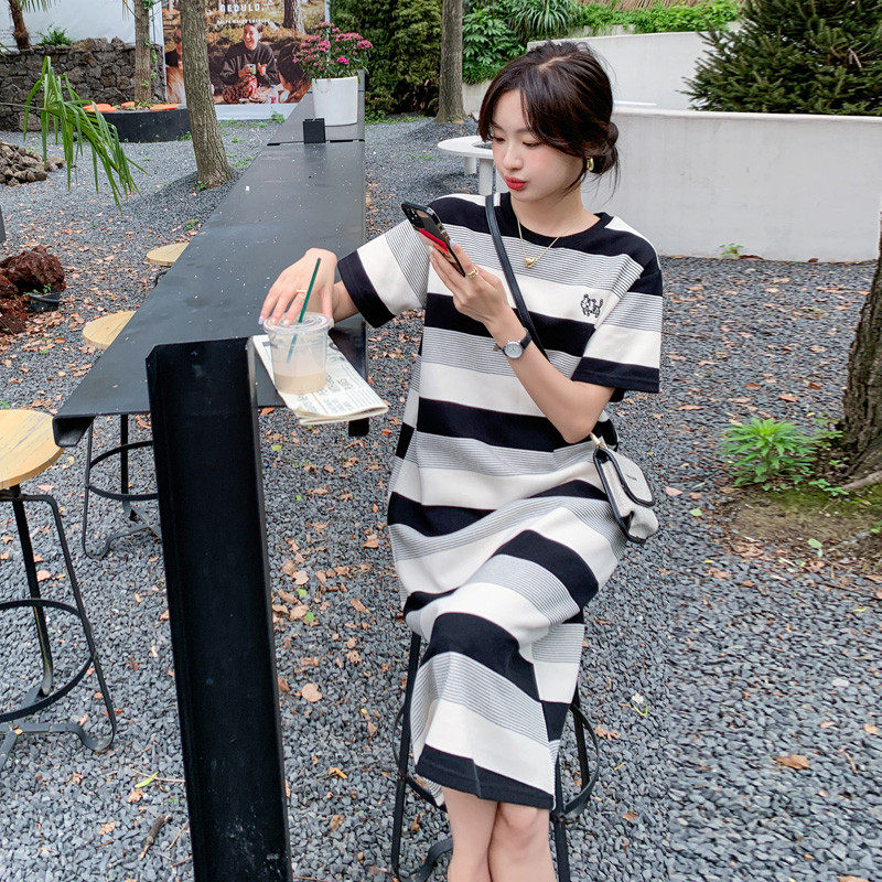 长版过膝短袖洋装女大尺码韩版宽松2024夏条纹T恤裙懒人孕妇裙子