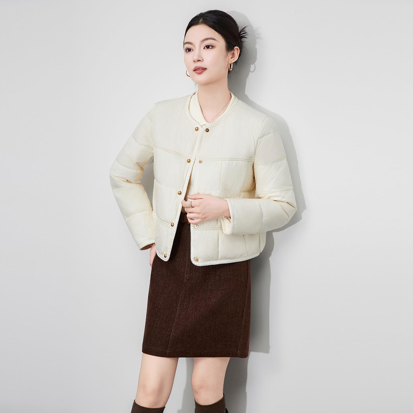 巨好看的冬装外套厚轻奢重工小香风白鸭绒轻薄保暖防风短款羽绒服