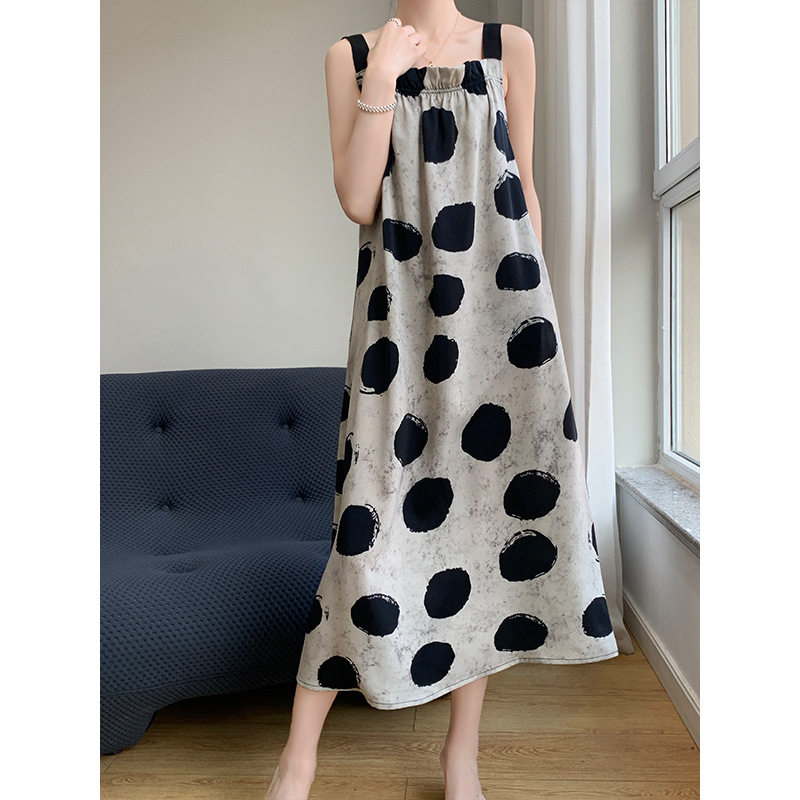 高级感真丝吊带连衣裙女长款宽松显瘦度假风别致炫彩百褶领吊带裙