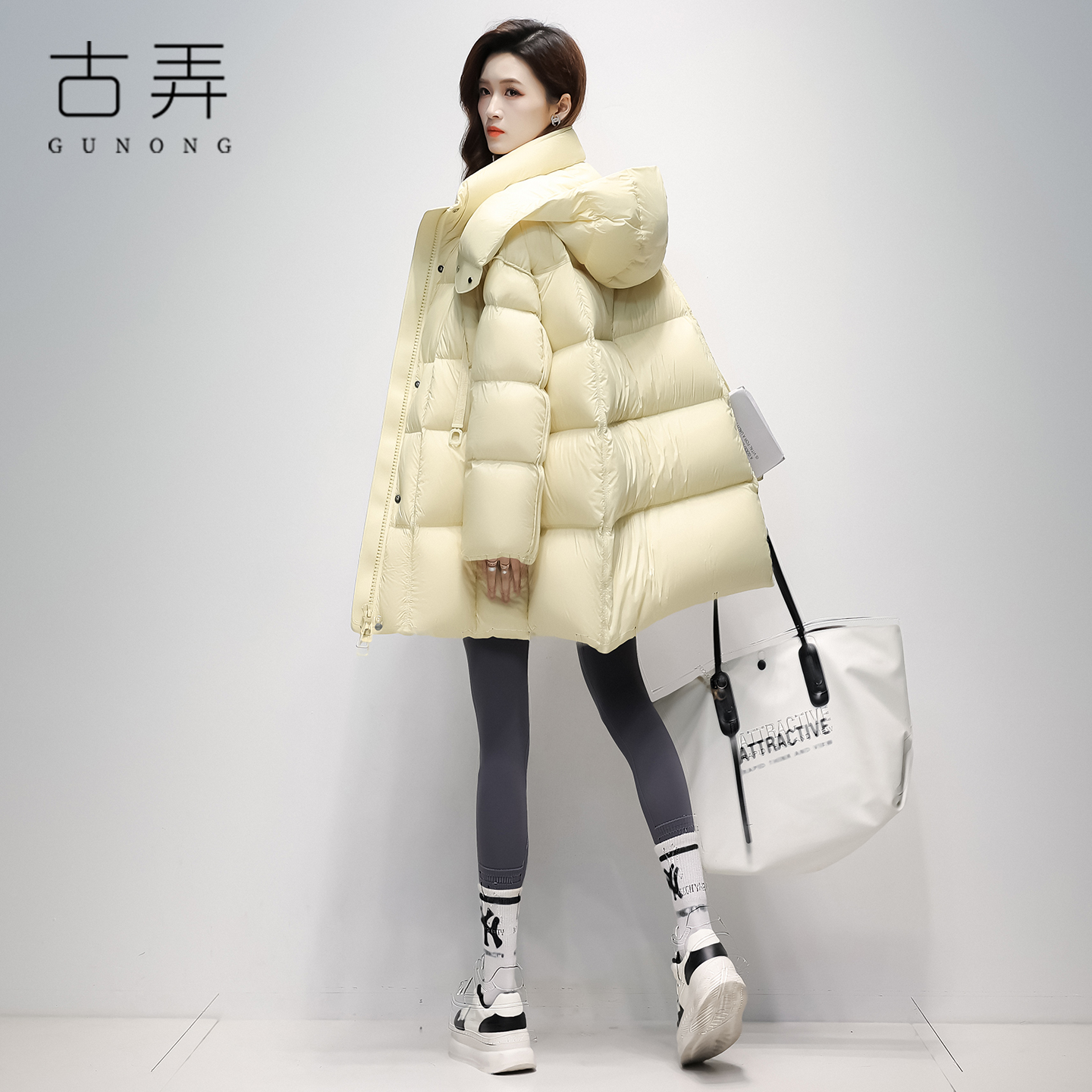 时尚百搭云朵泡芙保暖连帽羽绒服