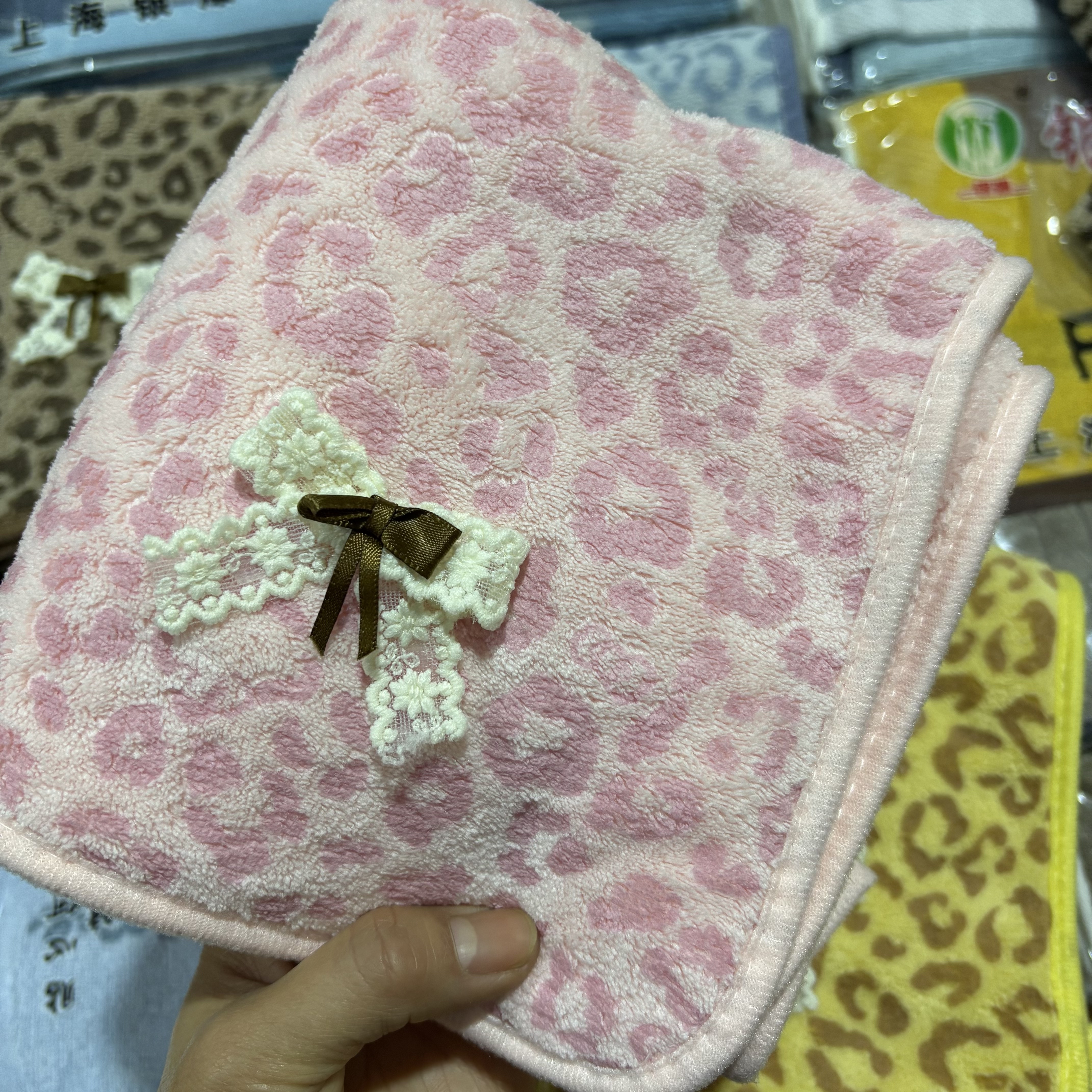豹纹小清新碎花毛巾女珊瑚绒蕾丝花边比纯棉更吸水洗脸巾家用面巾