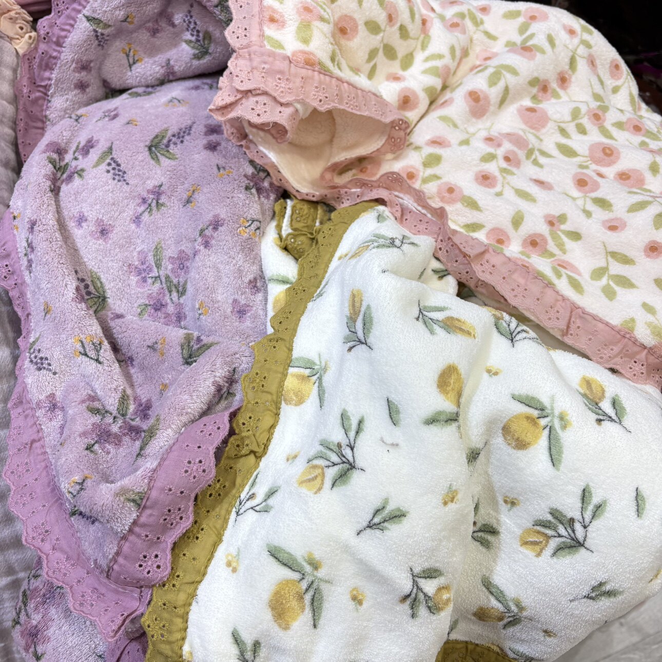 小清新碎花毛巾女珊瑚绒蕾丝花边比纯棉更吸水洗脸巾家用浴巾情侣