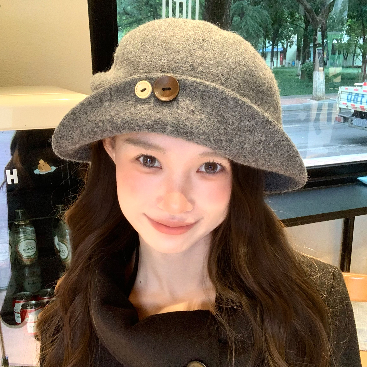 灰色纽扣卷边翻檐针织渔夫帽女秋