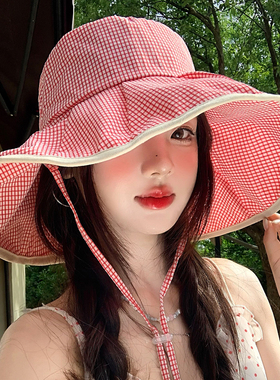 大帽檐红色格子绑带渔夫帽女夏薄款透气显脸小可折叠遮阳防晒帽子