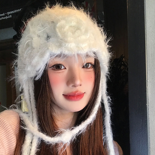 手工钩花白色花朵针织帽子女冬季保暖毛线帽大头围护耳流苏包头帽