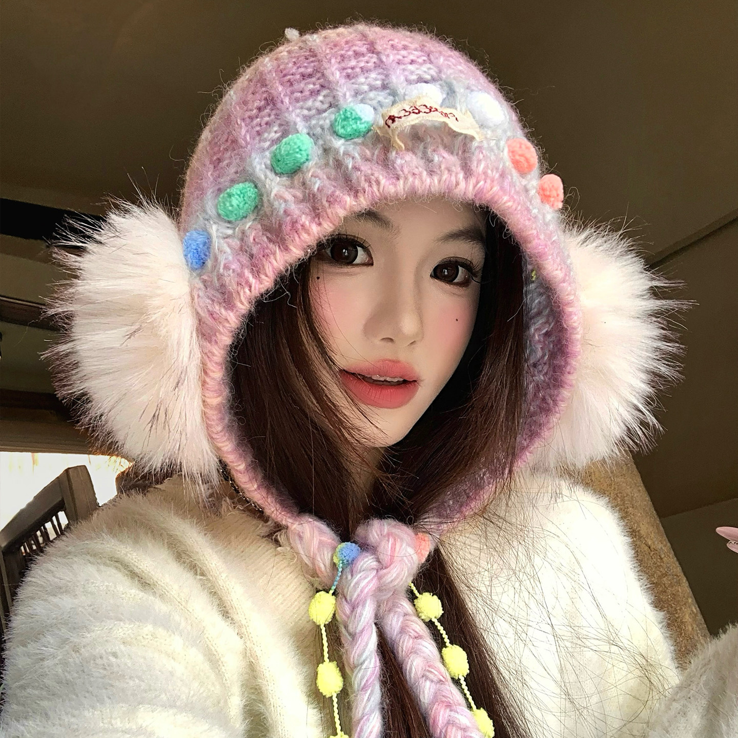 彩色毛绒球球流苏针织毛线帽女秋冬甜美保暖护耳帽子大头围套头帽