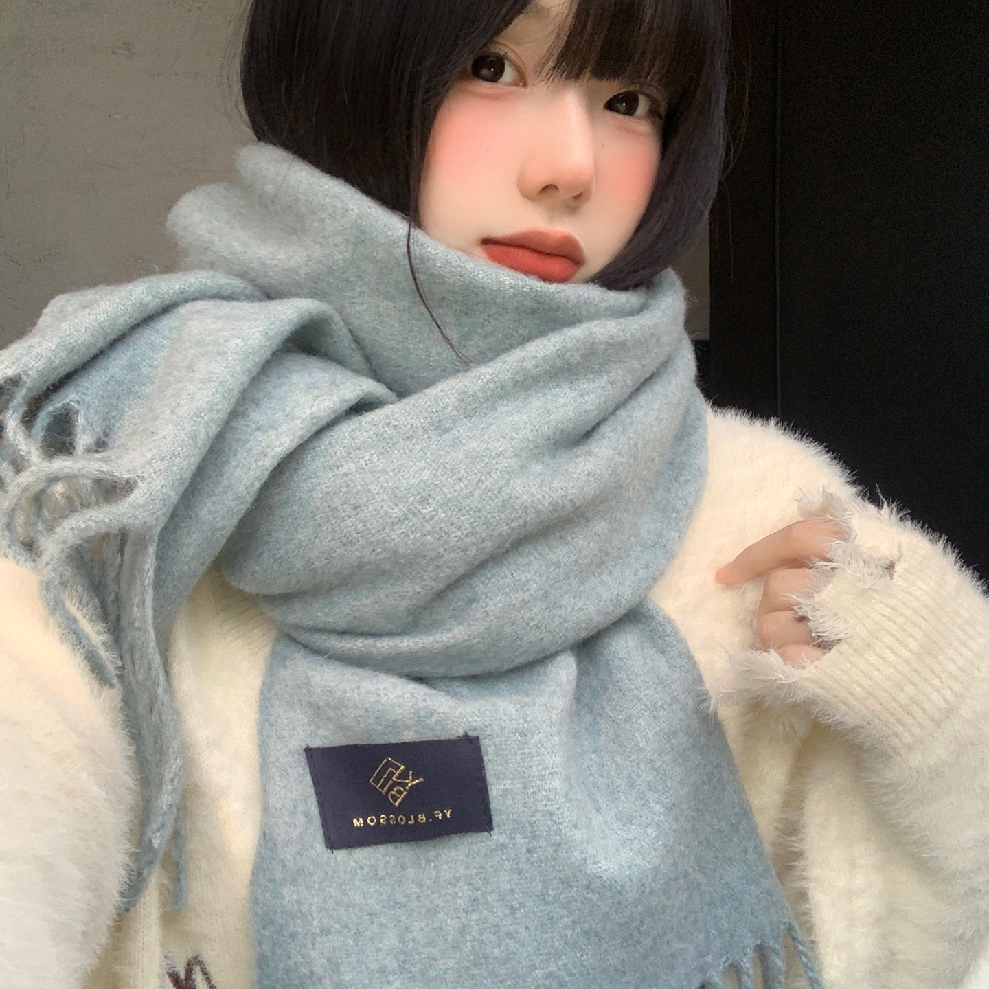 蓝色含羊毛流苏针织围巾女秋冬季