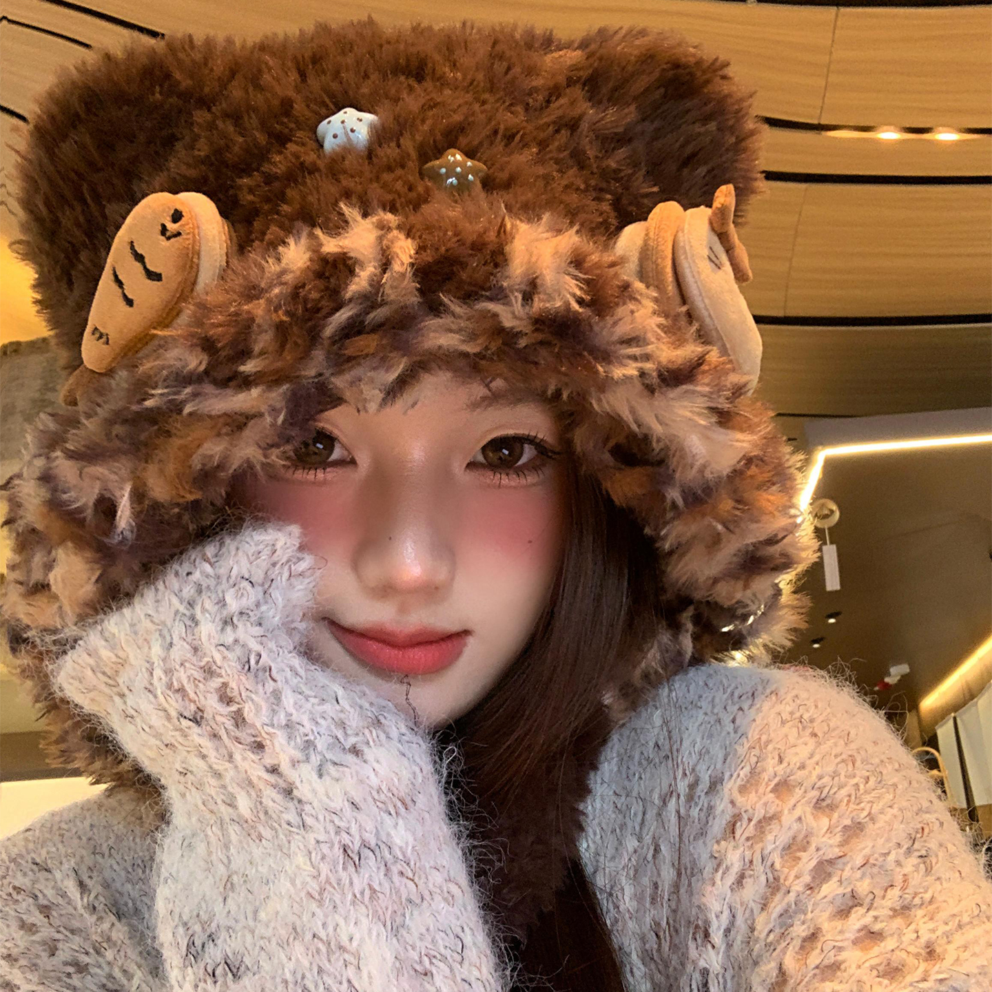 可爱咖色小熊耳朵小鱼毛绒护耳帽