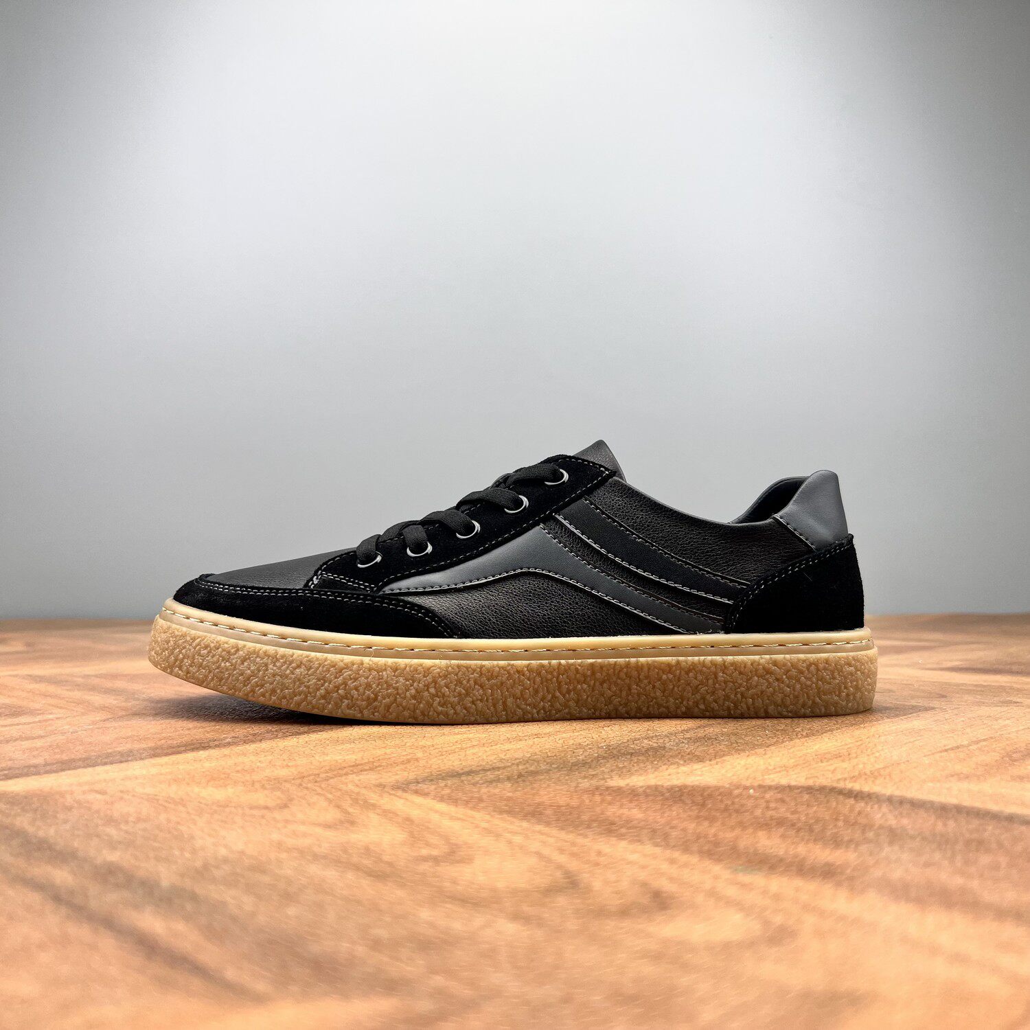 稀缺外贸真皮男鞋头层牛皮板鞋春季耐磨牛筋底低帮德训鞋软底百搭