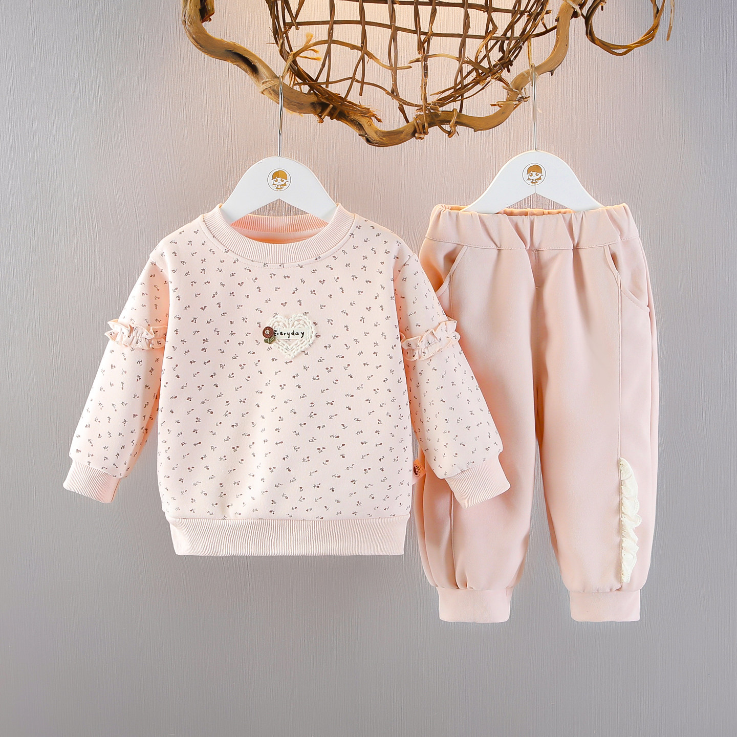 女宝宝春秋韩版长袖卫衣套装女童洋气碎花两件套小孩时髦休闲衣服