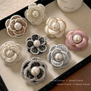 法式 小香风山茶花胸针高档女奢华气质别针轻奢高级感胸花毛衣配饰