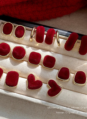 新年红色植绒爱心耳钉2026新款爆款高级感气质大气耳骨钉耳扣配饰