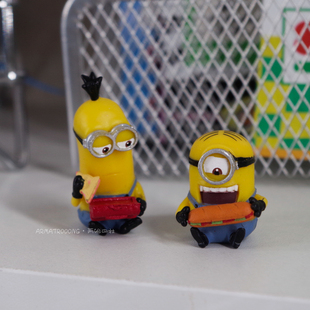 小黄人玩具扭蛋公仔桌面摆件小号汉堡三明治神偷奶爸手办模型