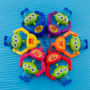 玩具总动员三眼仔抓娃娃机挂件toystory外星人彩色钥匙扣公仔抓机