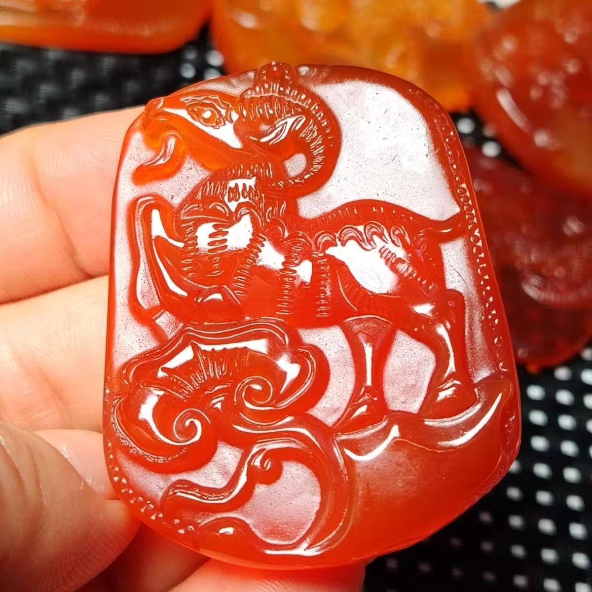 2026年天然红玛瑙生肖羊吊坠本命年羊项链男女属相行业领头羊玉佩