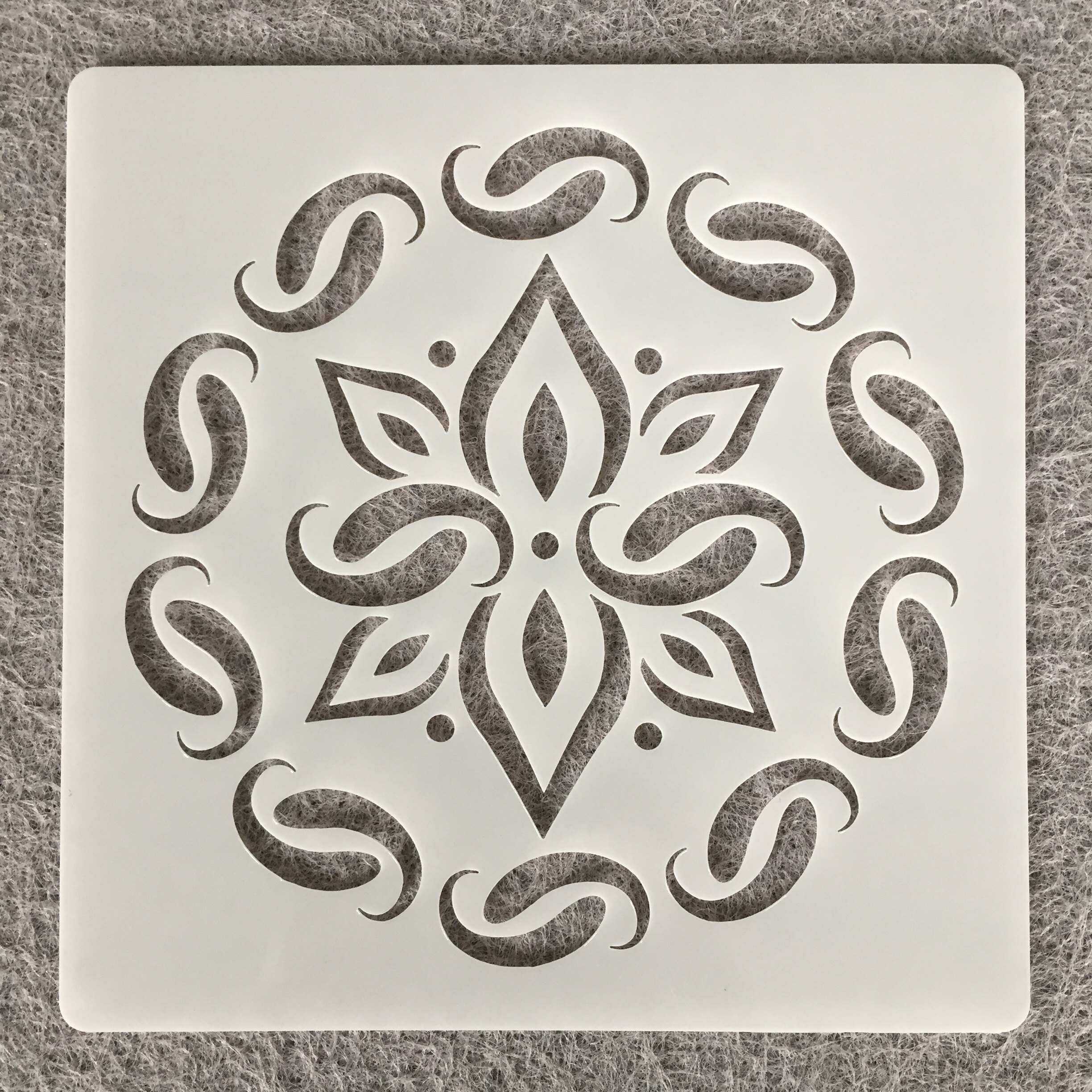 아마존의 새로운 마스킹 만다라 패턴 보조 페인팅 스프레이 벽 스프레이 보드 스프레이 DIY 중공 템플릿