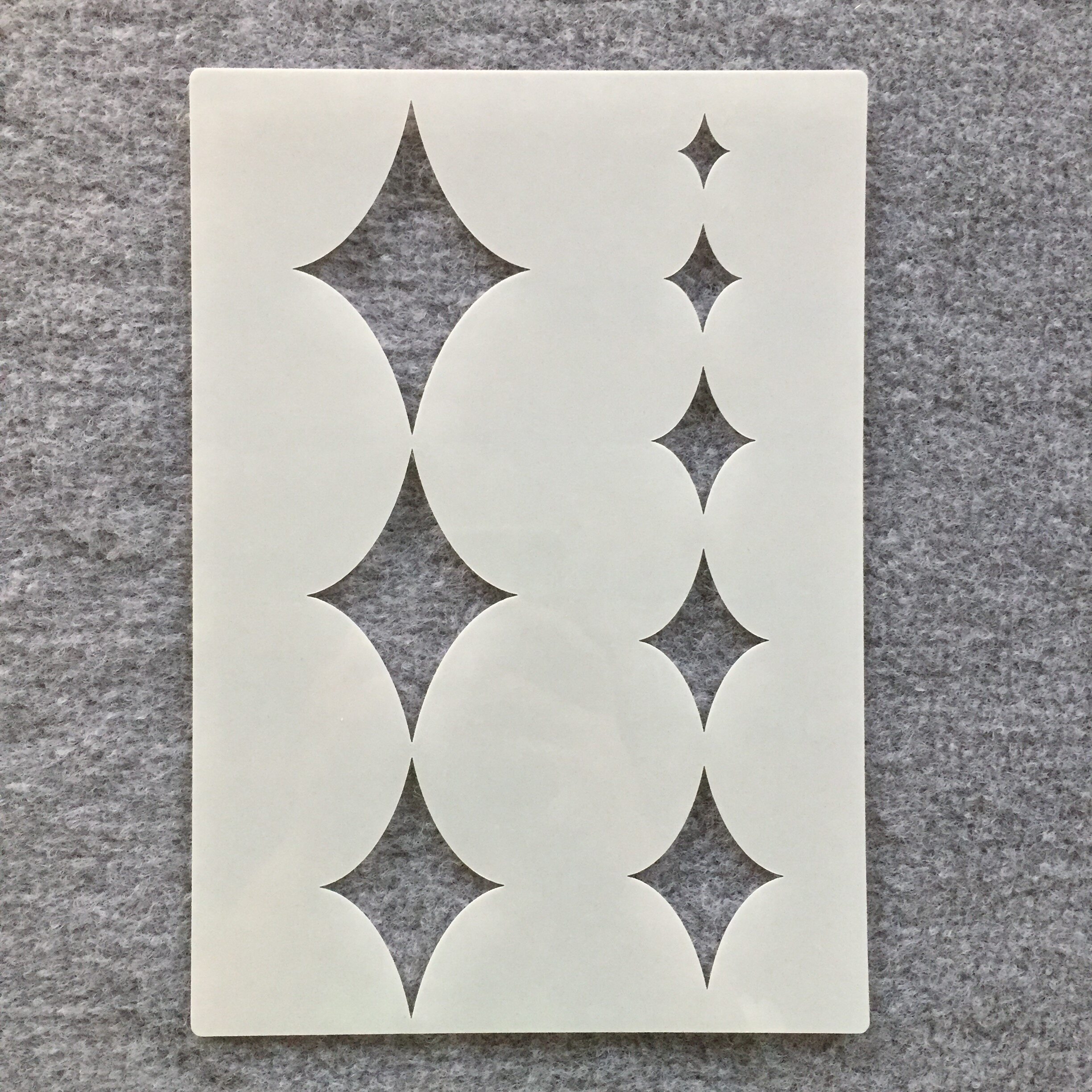 새로운 중공 기하학 그림 그림 중공 템플릿 어린이 그림 보조 장식 잉크젯 그림 템플릿 눈금자