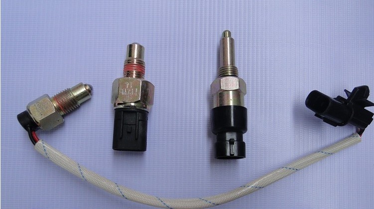 江淮同悦和悦A30瑞风S5S3S2M2瑞鹰宾悦倒车灯开关倒车开关倒档