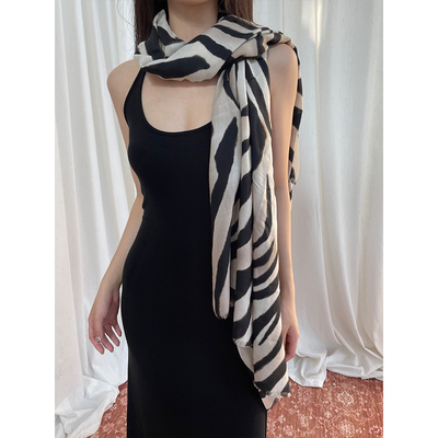 高级感保暖亲肤斑马纹围巾