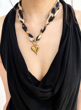 豹纹爱心吊坠丝巾项链