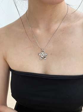 冷淡风银色花朵可抽拉项链