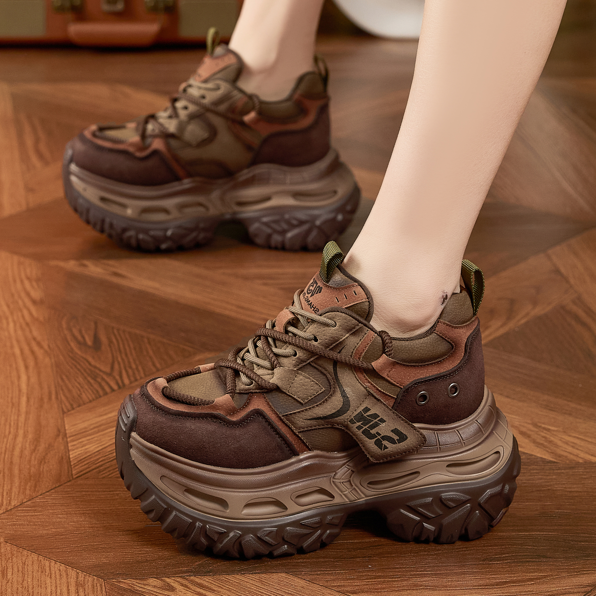 ZFCQ香港厚底内增高老爹鞋女真皮