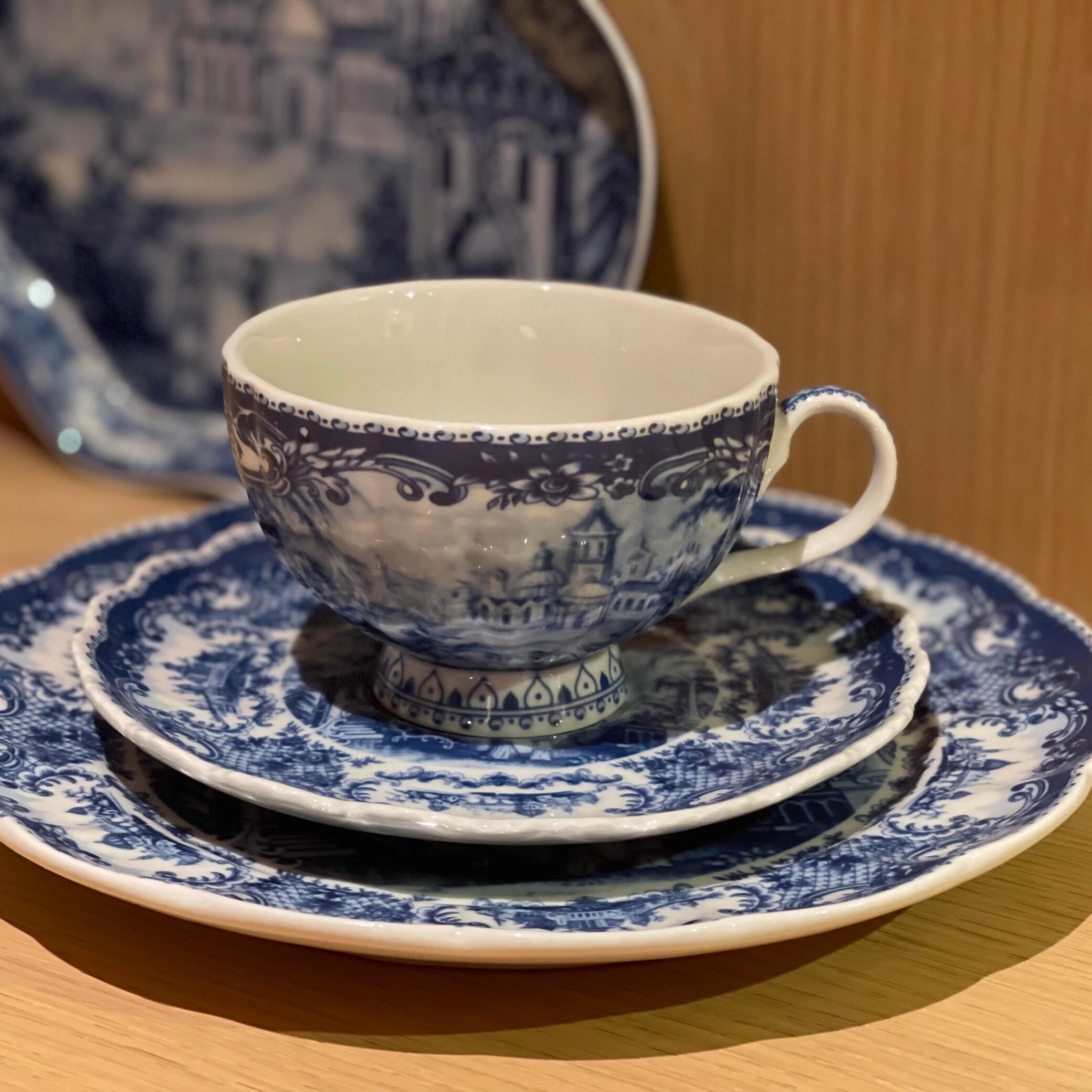 收藏级别外贸欧洲名画蓝色系列稀有的高颜值蓝堡人物陶瓷盘壶杯碟