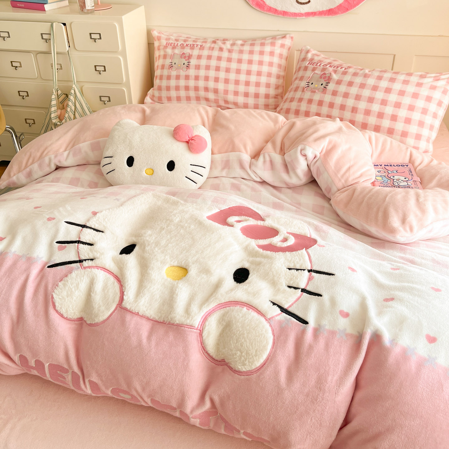 hellokitty牛奶绒床上四件套可爱女生珊瑚绒被套罩床单加绒三件套