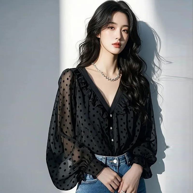 黑色v领波点时尚衬衫上衣2025春秋新款感小衫灯笼袖衬衣女