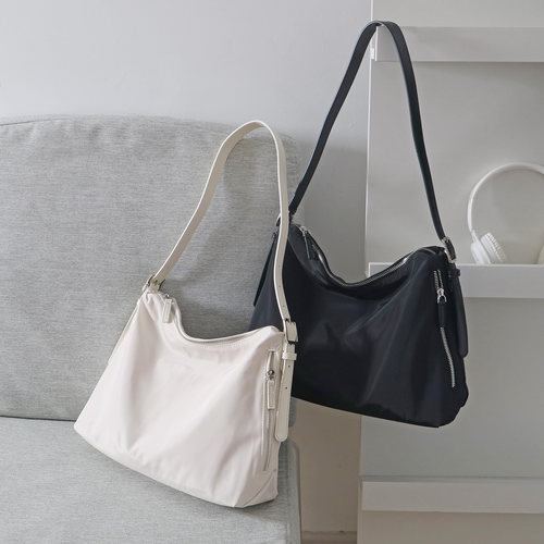 极简风格小众休闲单肩斜挎布包女