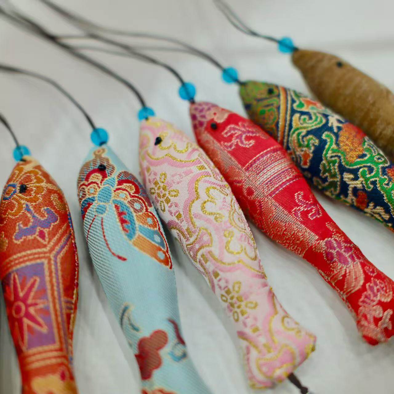 桑蚕丝非遗宋锦蜀锦小鱼包挂件年年有鱼钥匙扣年年有余手工艺礼品