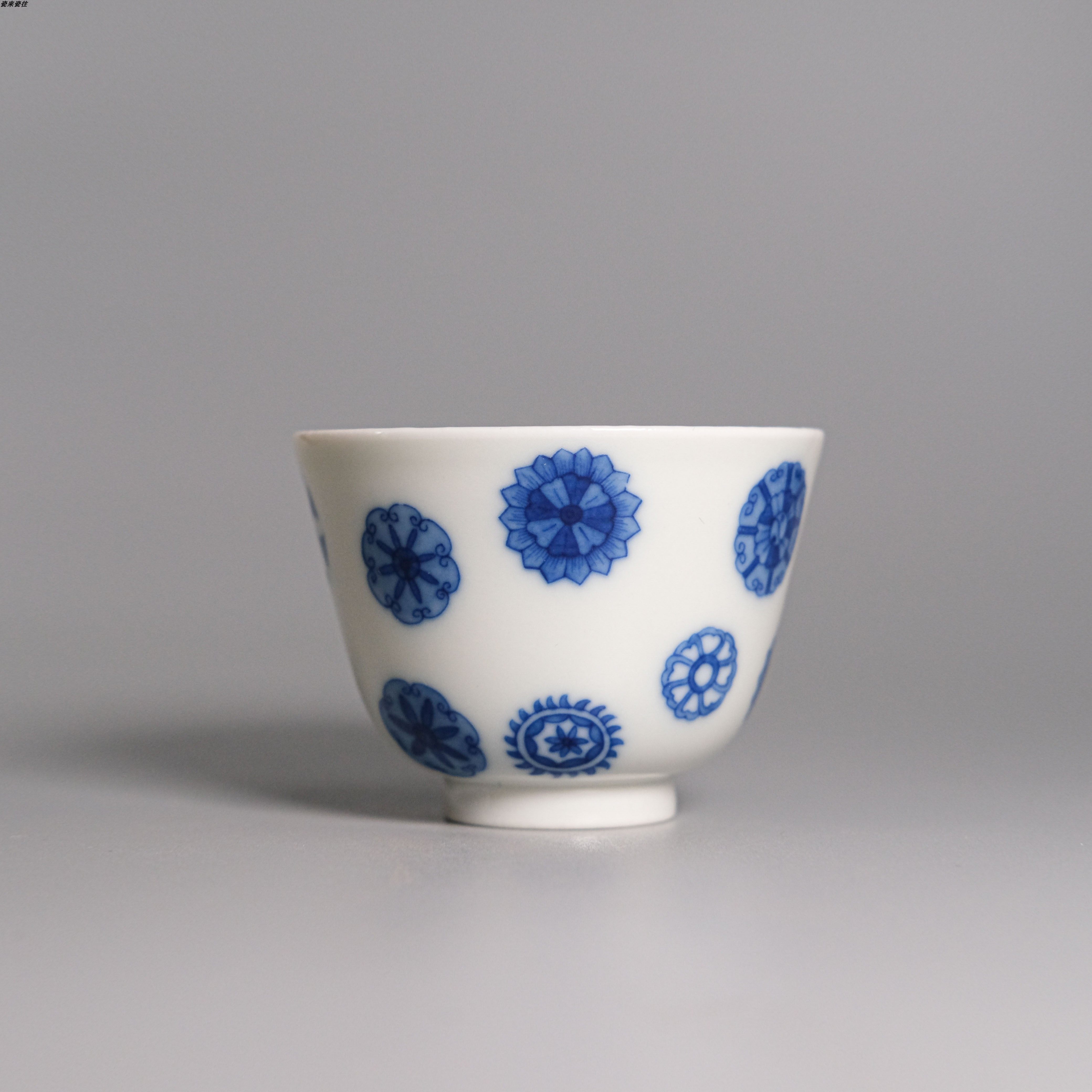 【祖传窑】景德镇 陶瓷 手工手绘 柴窑 青花经典皮球花纹铃铛杯